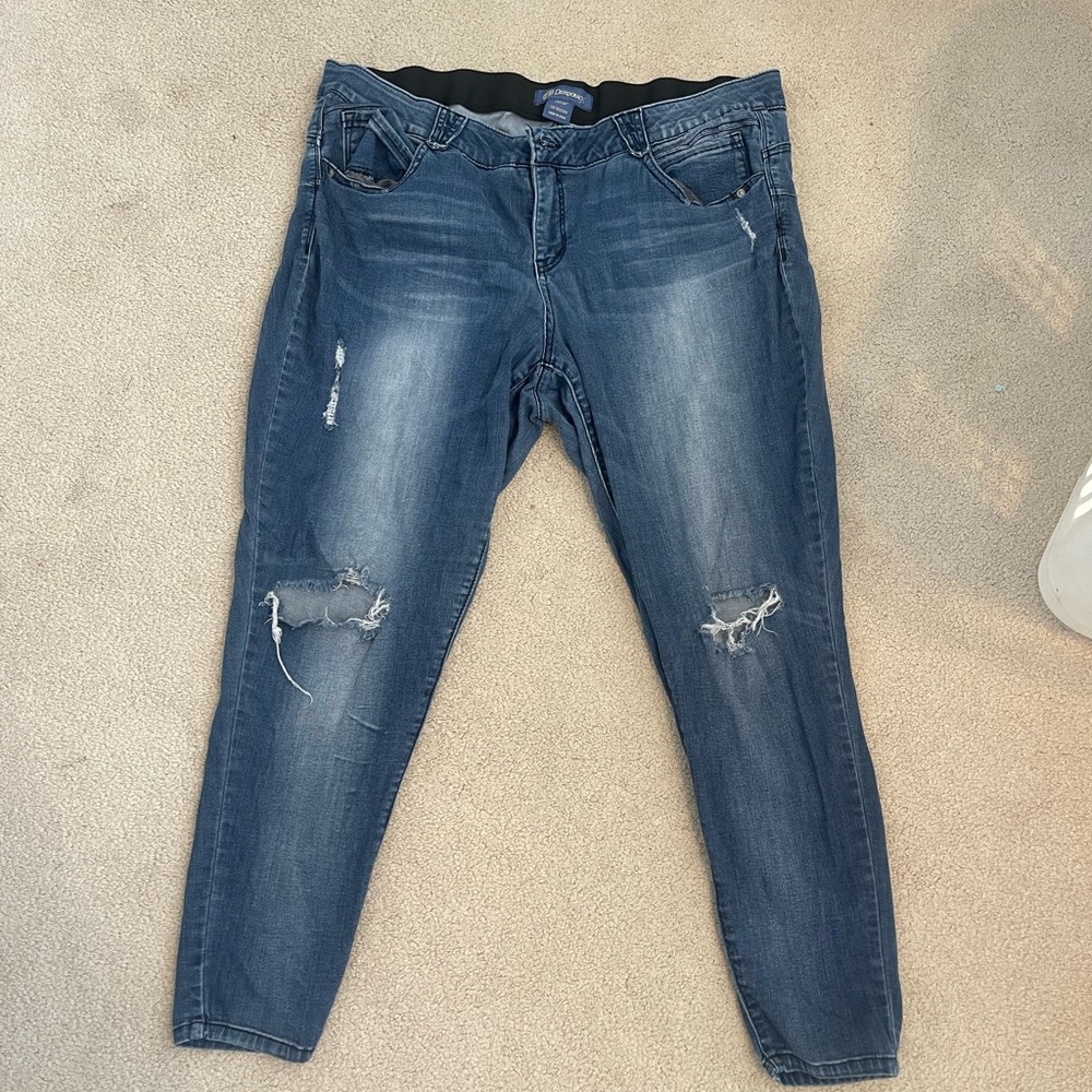 Ripped jeans. Stretch. Comfy waistband.